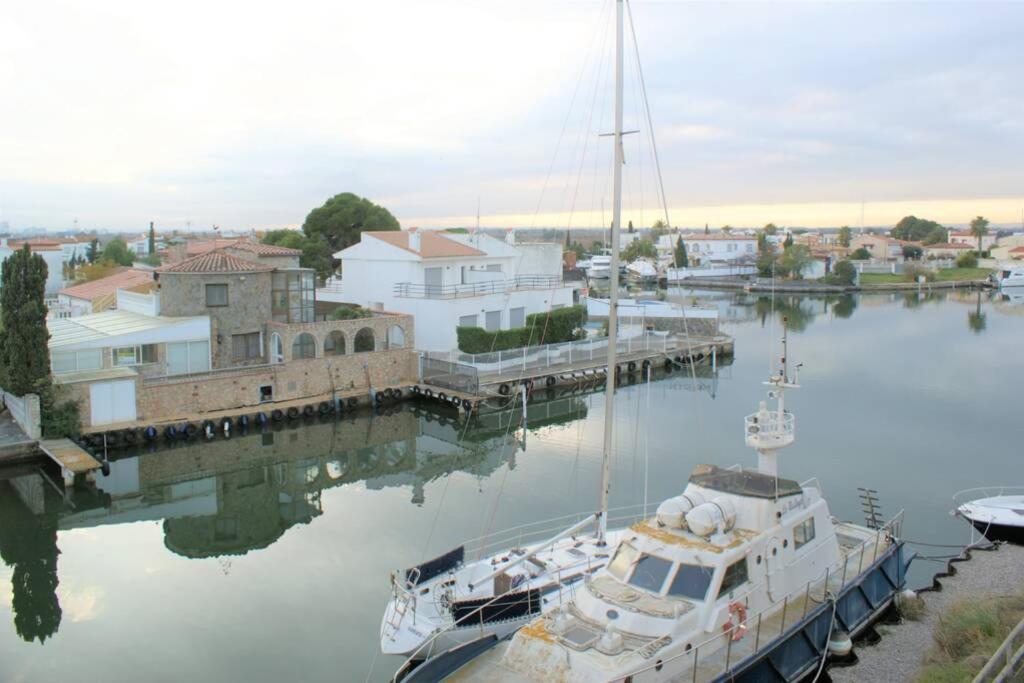 Apartamento En Roses Con Vistas Al Canal Y Piscina公寓 外观 照片