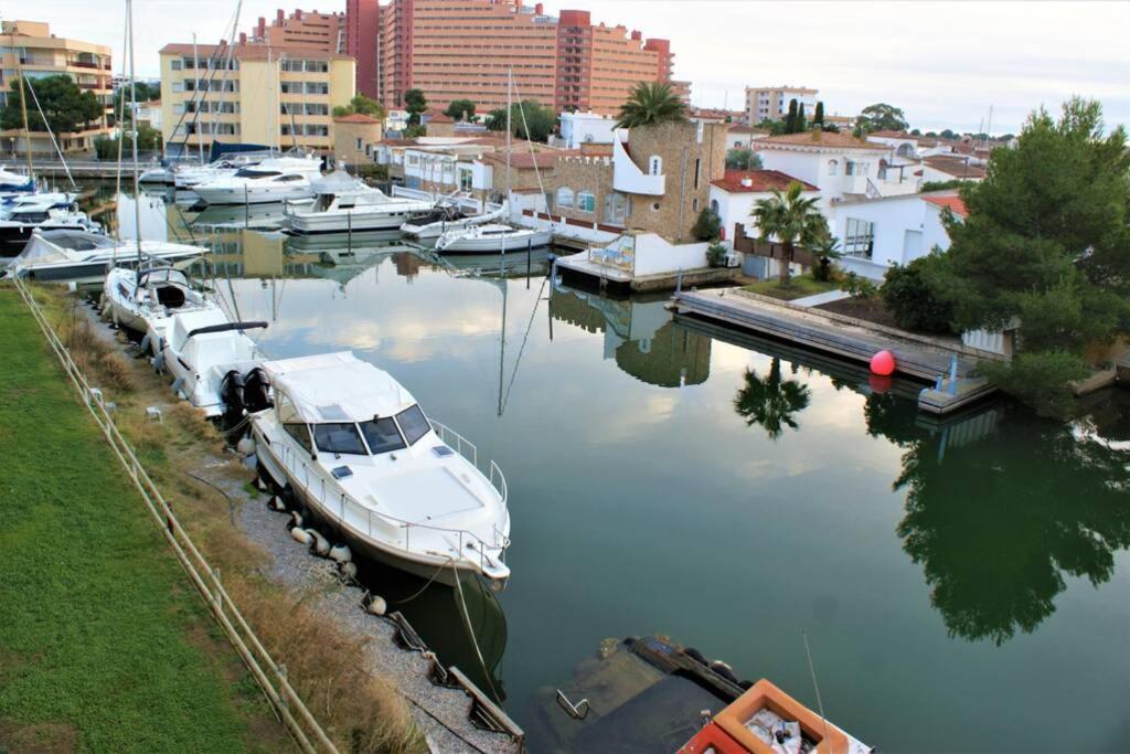 Apartamento En Roses Con Vistas Al Canal Y Piscina公寓 外观 照片