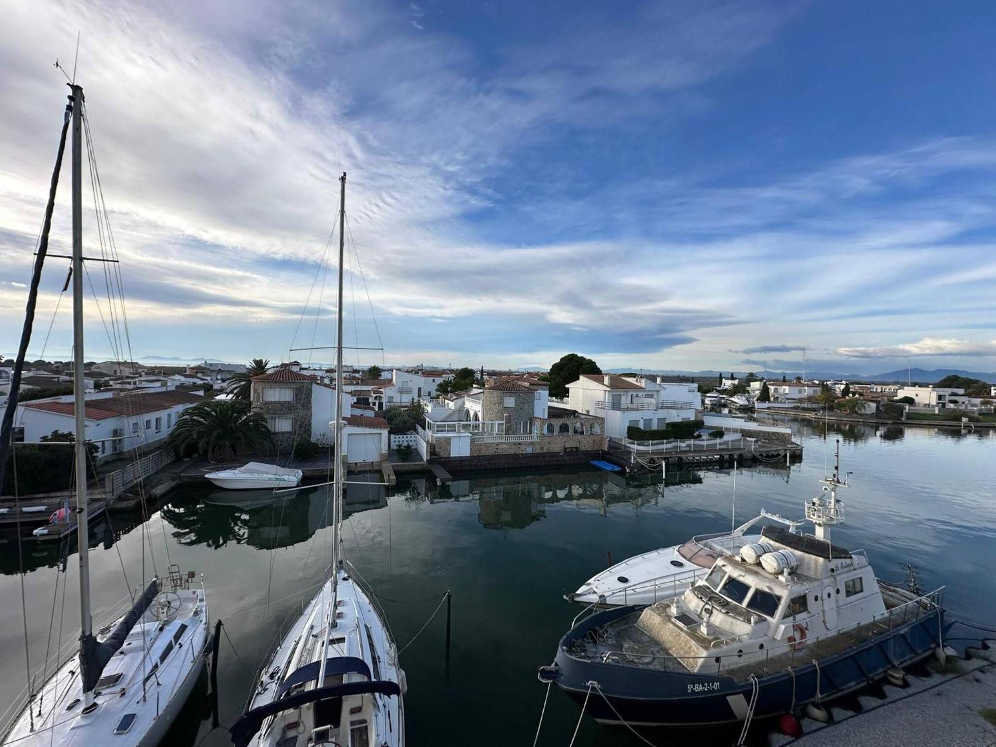 Apartamento En Roses Con Vistas Al Canal Y Piscina 外观 照片