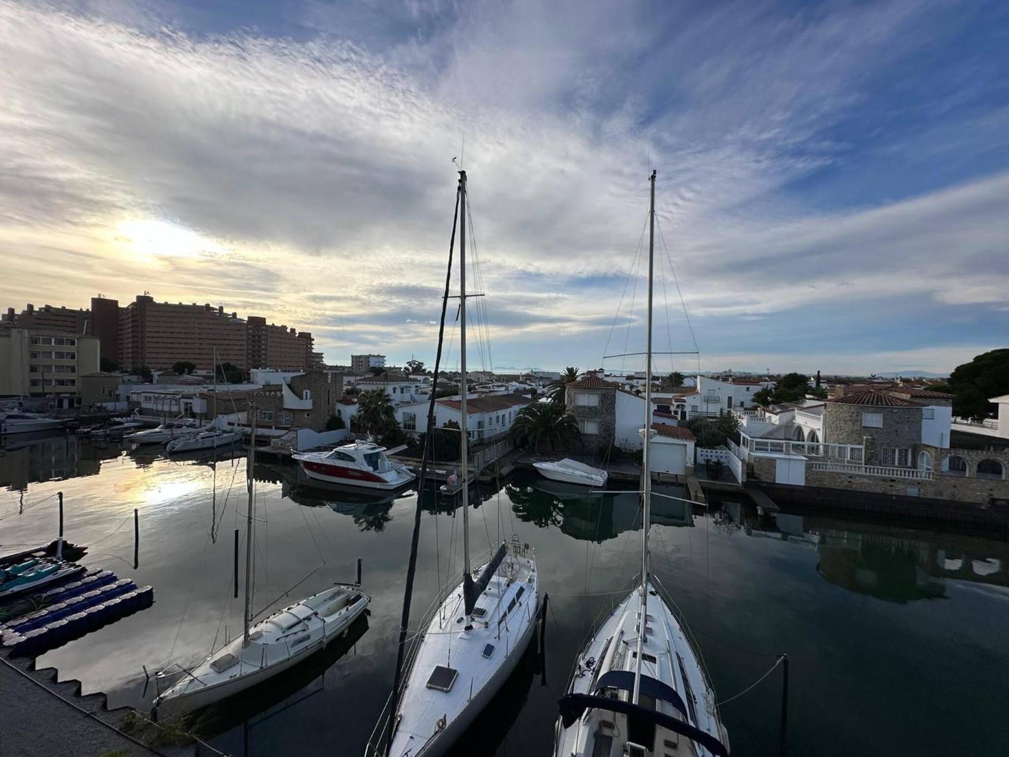 Apartamento En Roses Con Vistas Al Canal Y Piscina 外观 照片