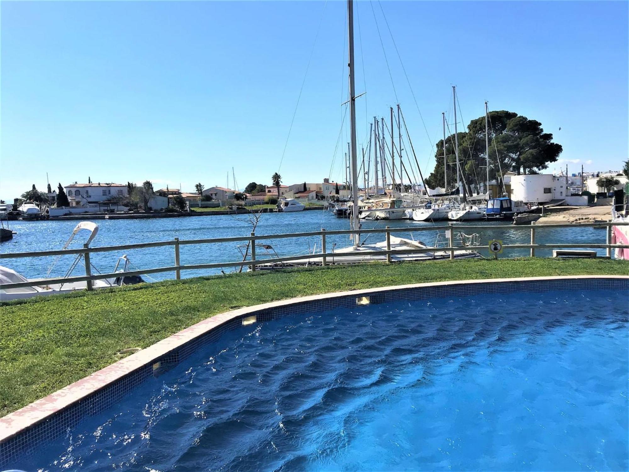 Apartamento En Roses Con Vistas Al Canal Y Piscina 外观 照片