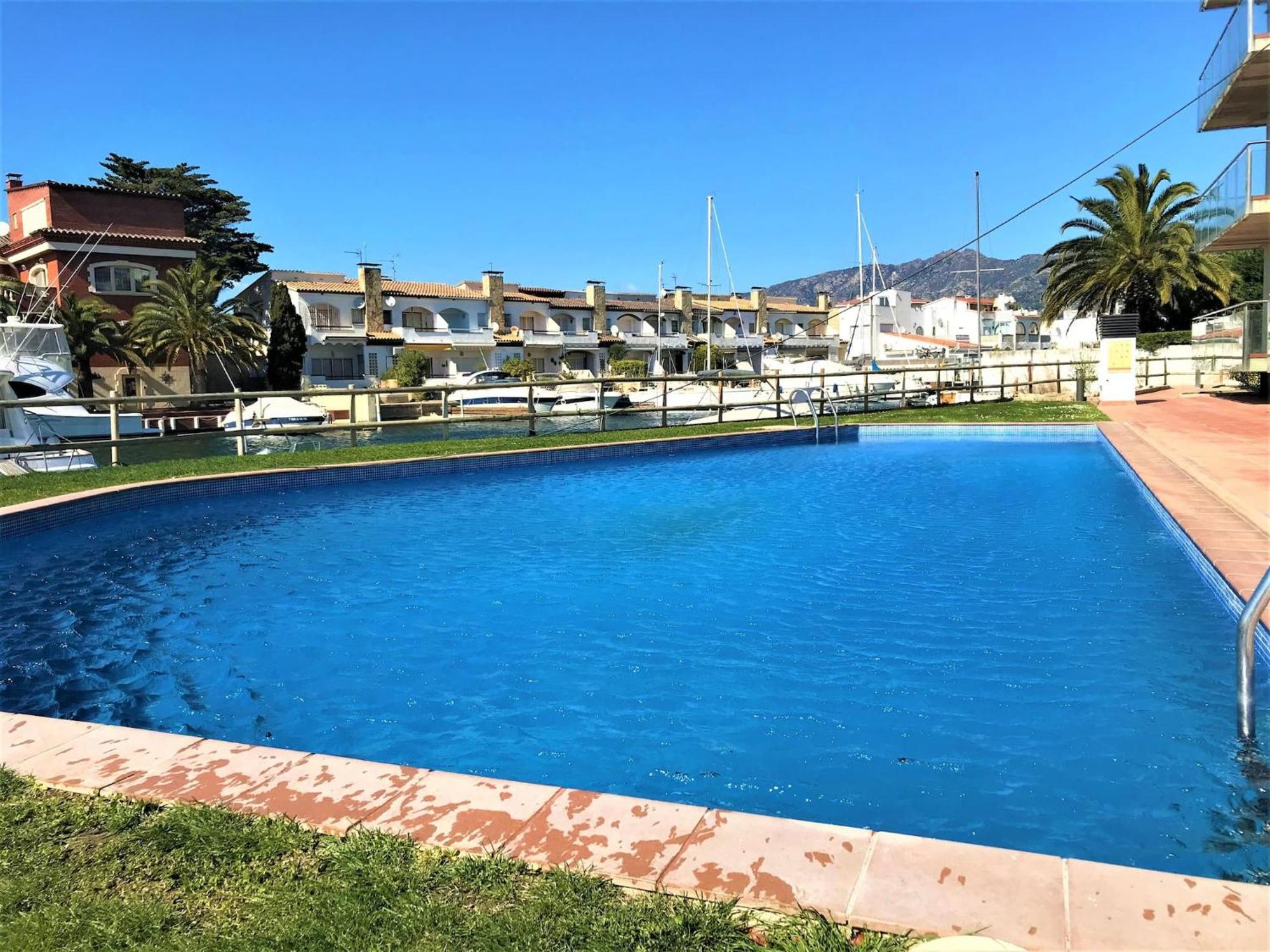 Apartamento En Roses Con Vistas Al Canal Y Piscina 外观 照片