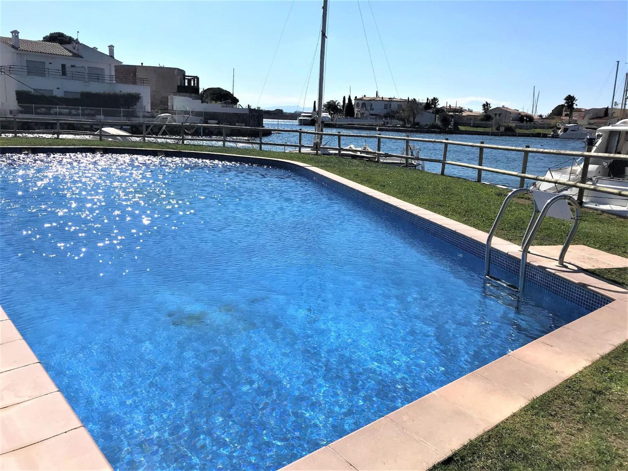 Apartamento En Roses Con Vistas Al Canal Y Piscina 外观 照片