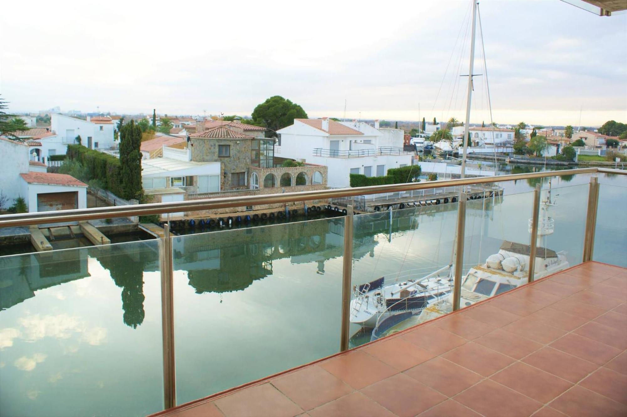 Apartamento En Roses Con Vistas Al Canal Y Piscina 外观 照片